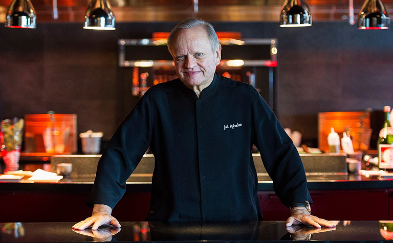 Joël Robuchon a séf, aki a legtöbb csillaggal büszkélkedik a világon