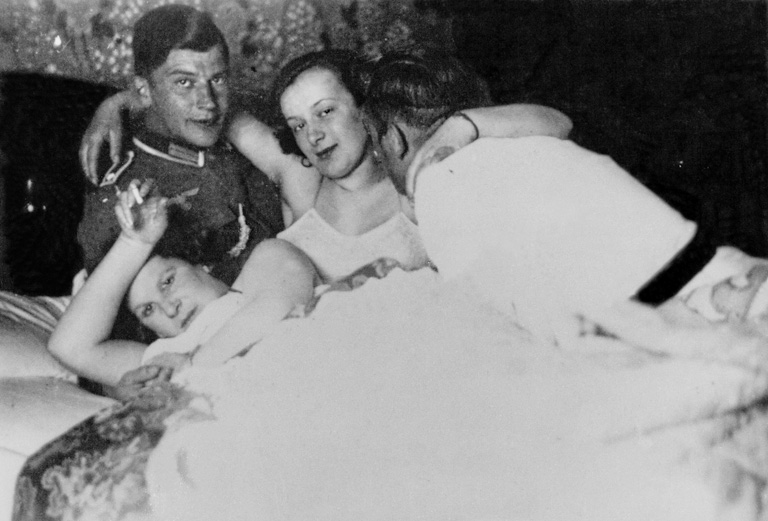 Német katonák francia nők társaságában (Fotó: Getty Images)