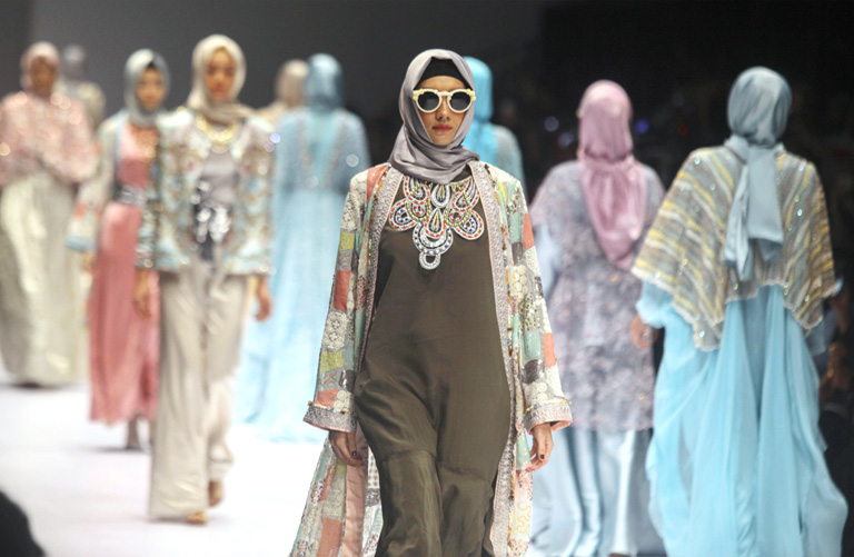 Divatbemutató a Jakarta Fashion Week-en (Fotó: Getty Images)