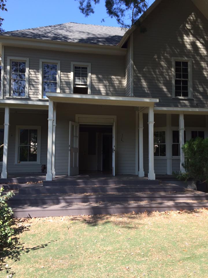 Elmentünk a képzeletbeli Stars Hollow-ban, ahol a Szívek szállodáját forgatják - exkluzív fotók