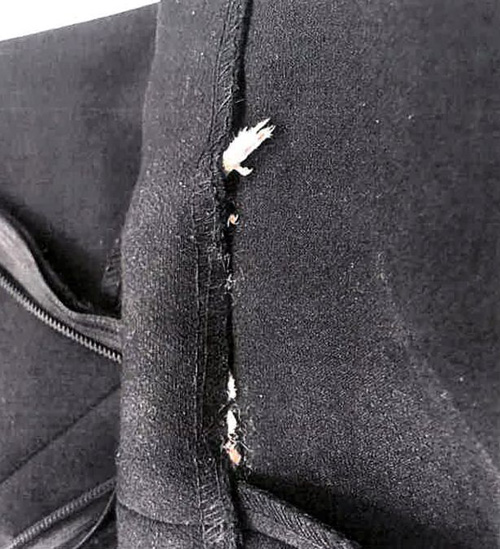 Döglött patkányt talált az új ruhájába varrva - fotó