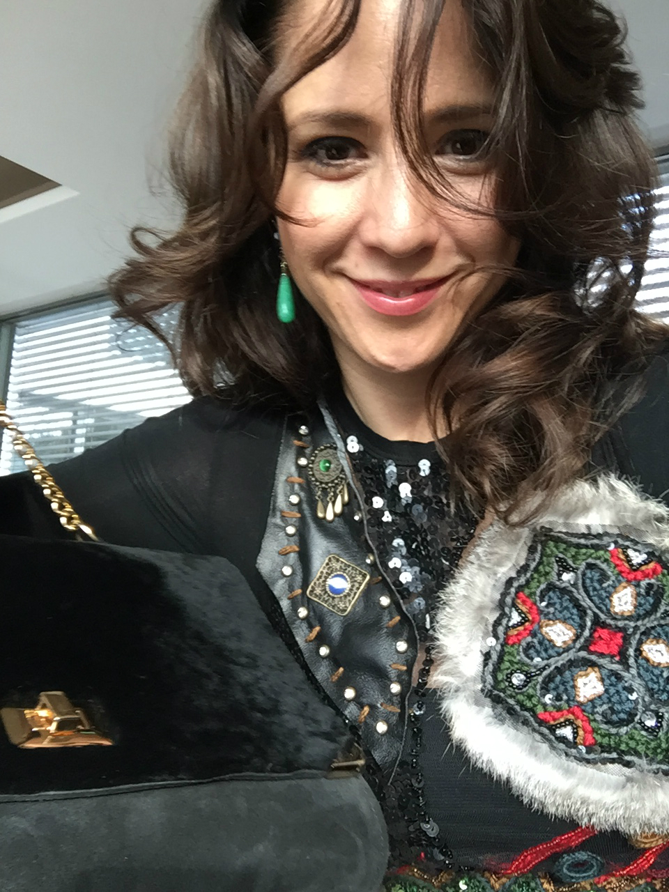 fotó :Pitrolffy Zoli  ruha :Emily kincsesbolt   drágaköves  ékszerek - Sophie Molnar Design   táska -Sophie by Chance  