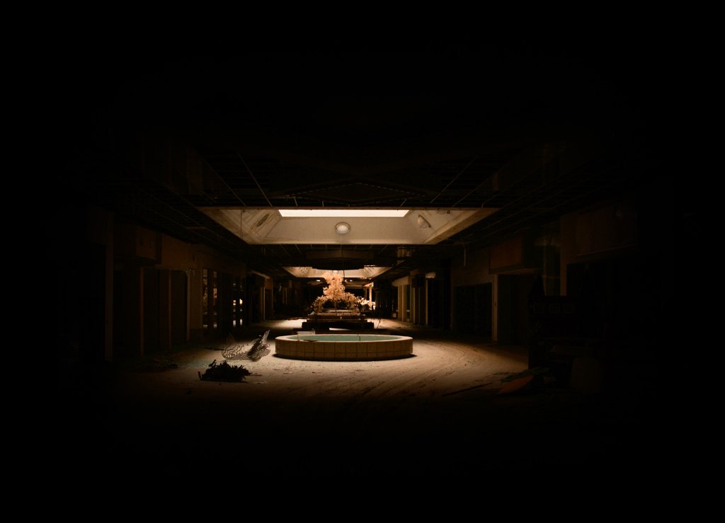 Hátborzongató képek egy elhagyatott bevásárlóközpontról