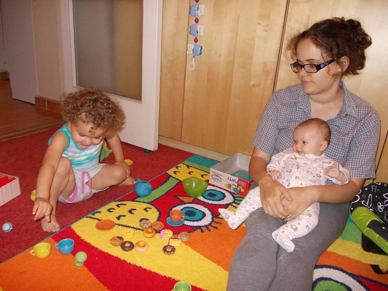 Olívia a lányokkal