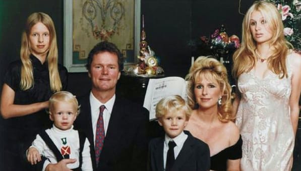 8 elképesztően bizarr karácsonyi fotó hírességekről