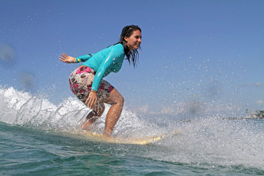 Amikor csak teheti, Hawaii partjainál szeli a habokat (Fotó: Tulsi Gabbard/Twitter)