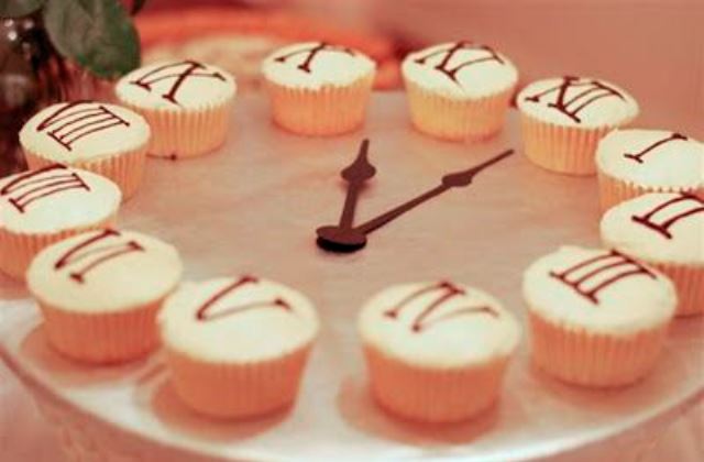 Készíts magad muffinos szilveszteri dekorációt