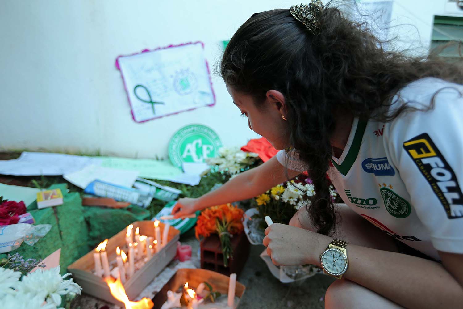 Így gyászolják a lezuhant gép brazil focistáit - megrendítő fotók Így gyászolják a lezuhant gép brazil focistáit - megrendítő fotók