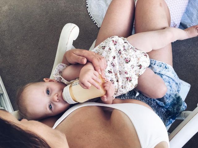 “Minden nap lelkifurdalásom van, amiért nem szoptatom a babámat