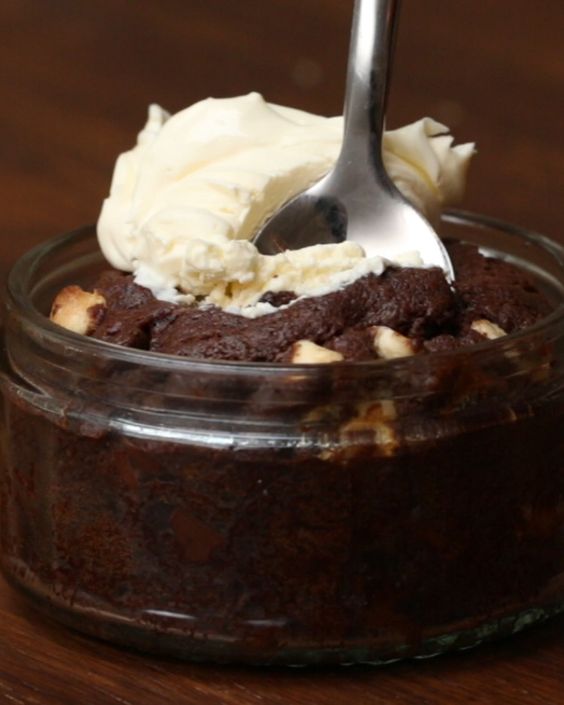 A brownie-s puding a legszürkébb délutánokat is megédesíti