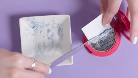 Így készíts szivárványos pirosítót saját kezűleg