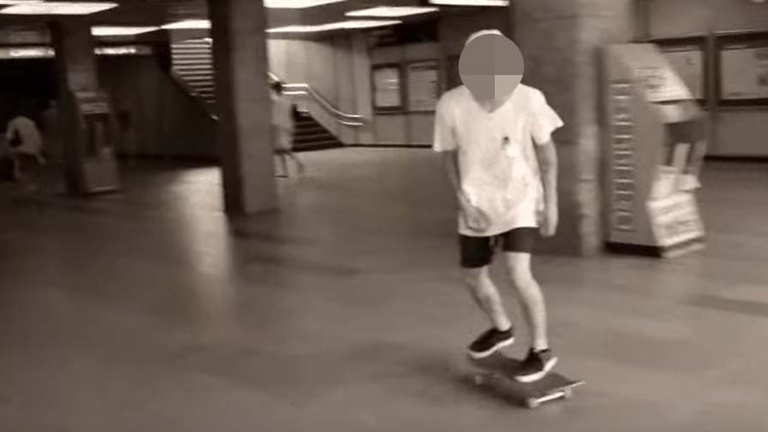 Vlad S. egy osztrák biztonsági kamera felvételén (Fotó: heute.at)