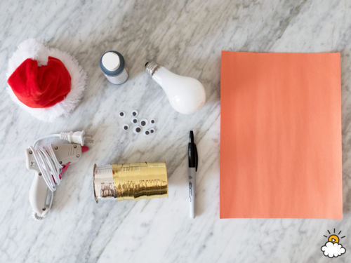 Készíts szupercuki karácsonyi pingvint egy kiégett villanykörtéből!