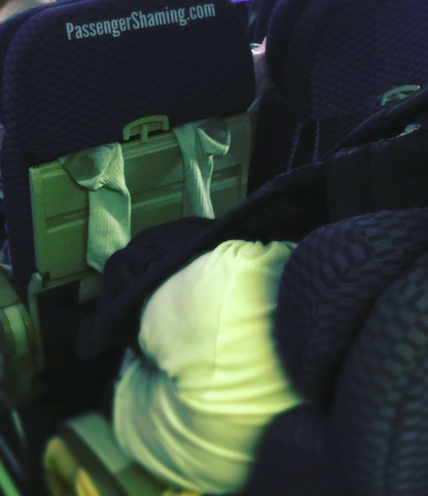 10 utas, aki rémálommá tette a repülést - vicces fotók