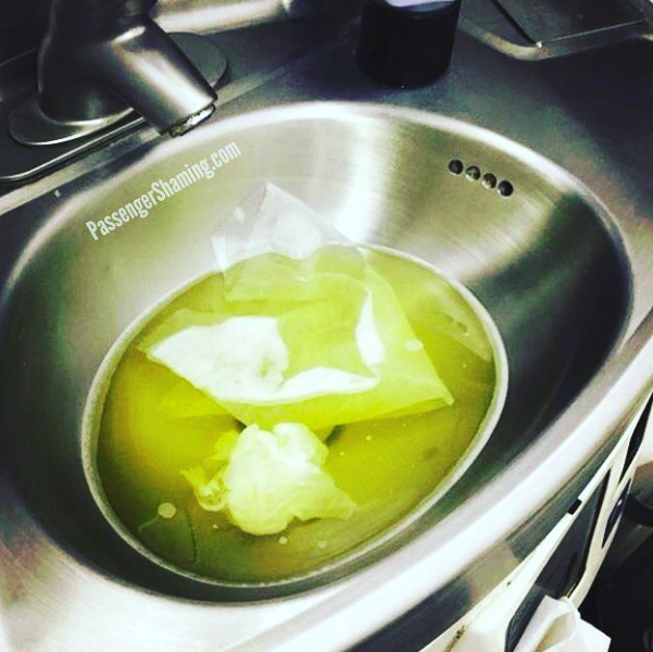 10 utas, aki rémálommá tette a repülést - vicces fotók