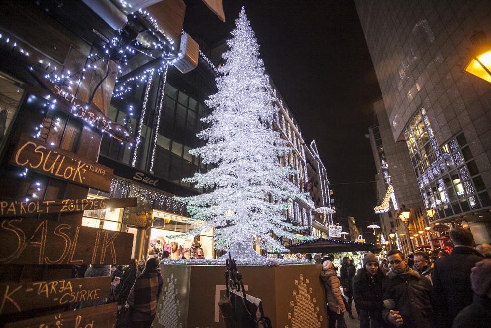 Sosem volt ragyogóbb Budapest mint most! - fotók