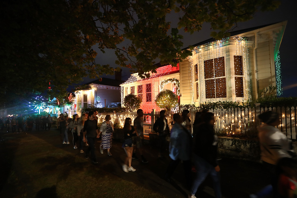Franklin Road, a hely ahol a szomszédok sportot űznek a karácsonyi dekorációból Franklin Road, a hely ahol a szomszédok sportot űznek a karácsonyi dekorációból