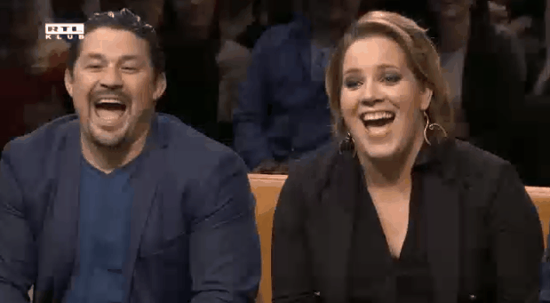 Tóth Vera Bárdosi Sándor mellét fogdossa Tóth Vera Bárdosi Sándor mellét fogdossa