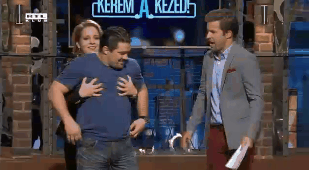 Tóth Vera Bárdosi Sándor mellét fogdossa Tóth Vera Bárdosi Sándor mellét fogdossa