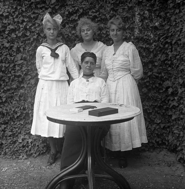 Ilyenek voltak a magyar lányok és asszonyok 1917-ben - galéria