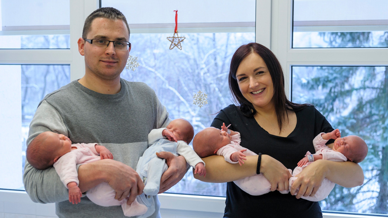 Az immár hattagú Boda-család (Fotó: Czeglédi Zsolt/MTI)