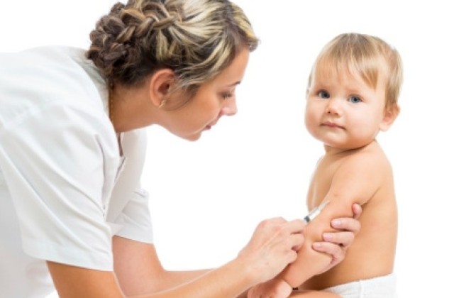Védőoltások gyerekeknek – a kötelezők mellett ezeket ajánlják az orvosok