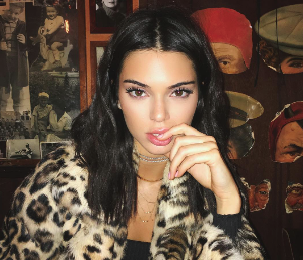 Figyelem! Ez lesz 2017 szelfi-póza!