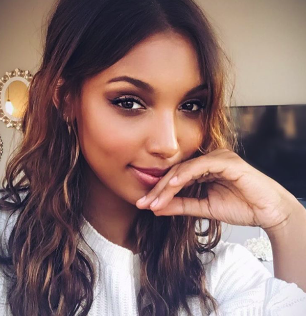 Figyelem! Ez lesz 2017 szelfi-póza!