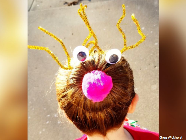 Zseniális ünnepi frizurákat készít kislányának az egyedülálló apuka