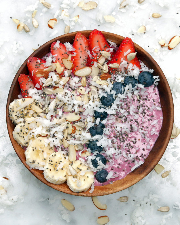 Élvezd a reggelit az ünnepek után is: szuperegészséges smoothie piros gyümölcsökből