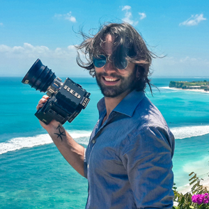 Vajna Tímea ezzel a jóképű férfival van a Paradicsomban