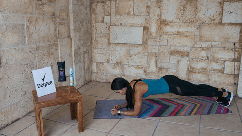 6 egyszerű hasizomgyakorlat, ami egész télen fitten tart