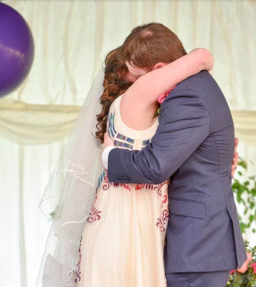 Mesebeli esküvőn mondta ki az igent a Down-szindrómás szerelmespár Mesebeli esküvőn mondta ki az igent a Down-szindrómás szerelmespár