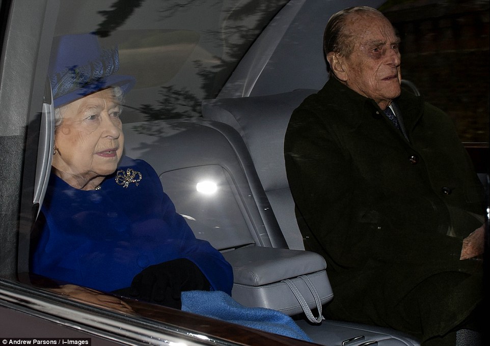 II. Erzsébet betegsége után először jelent meg a nyilvánosság előtt