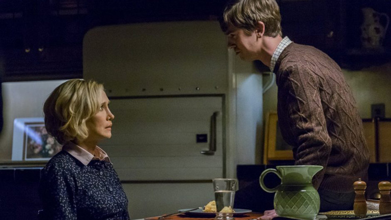 A pasi személyiségéről mesél, ahogy viselkedik az anyjával