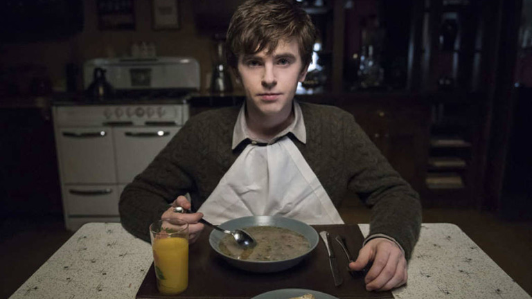 A pasi személyiségéről mesél, ahogy viselkedik az anyjával