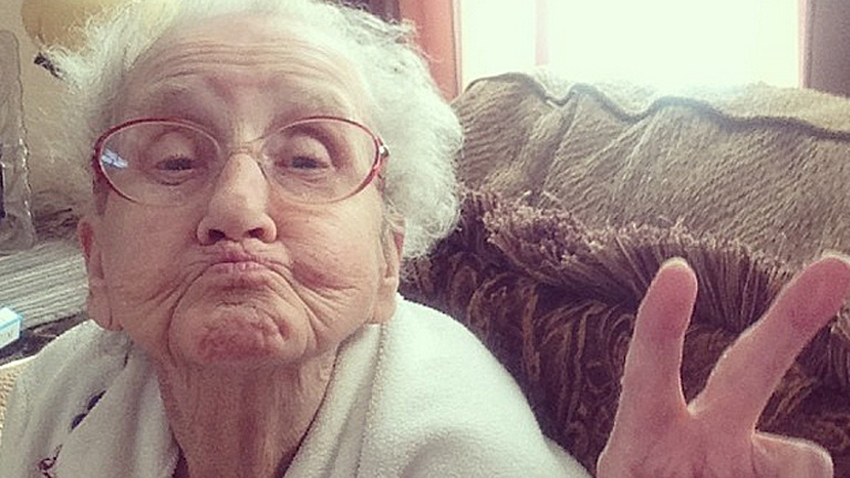 10 brutálisan őszinte mondat, amit csak a nagyik mernek kimondani