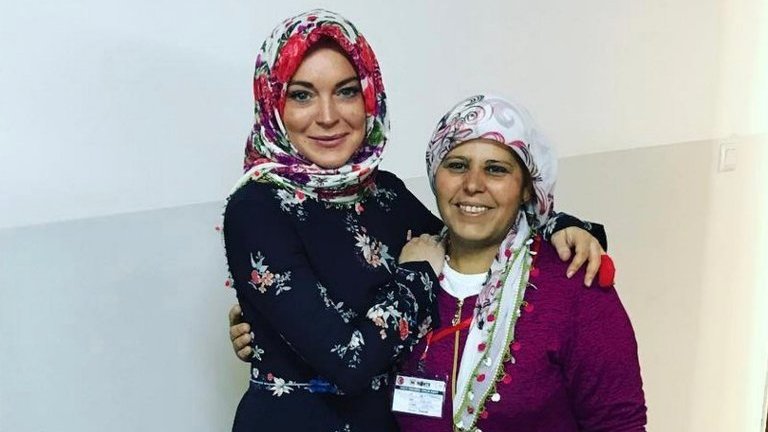 Iszlám hitre tér át Lindsay Lohan?