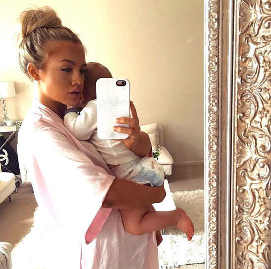 Szűnj meg létezni – 9 parancsolat facebookozáshoz friss anyáknak Szűnj meg létezni – 9 parancsolat facebookozáshoz friss anyáknak