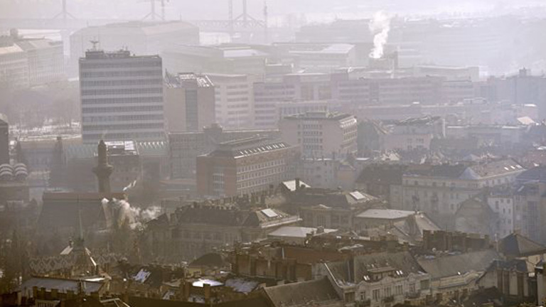 Elrendelték a szmogriadó riasztási fokozatát Budapesten - MTI Fotó: Illyés Tibor