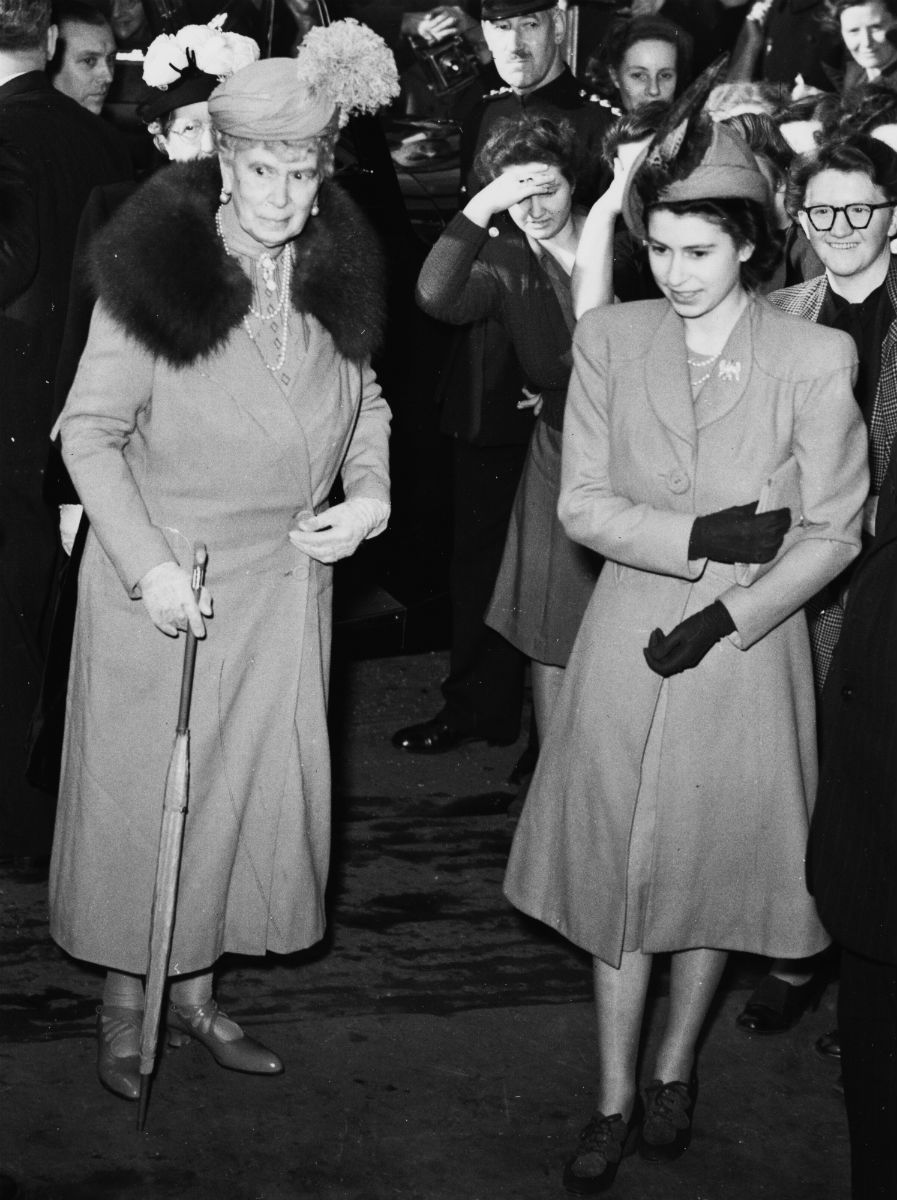 II. Erzsébet és nagyanyja, Mária