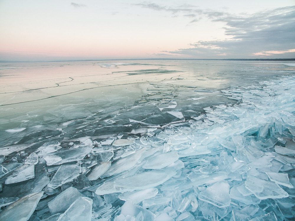 Látványos drónfotók a jégbe fagyott országról és Budapest fényeiről