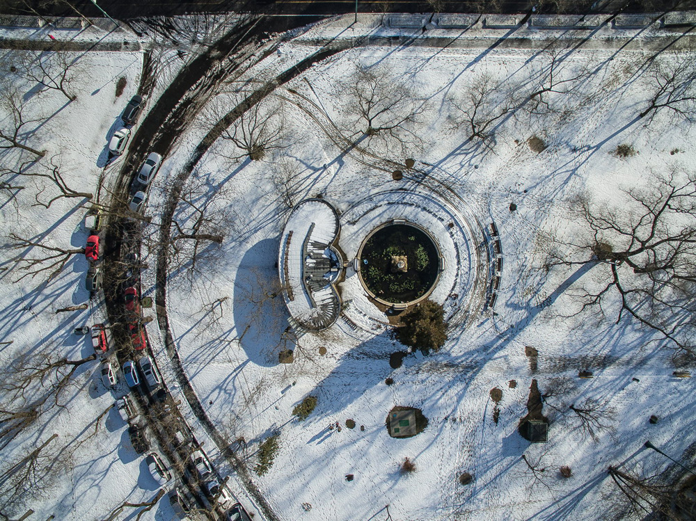 Látványos drónfotók a jégbe fagyott országról és Budapest fényeiről