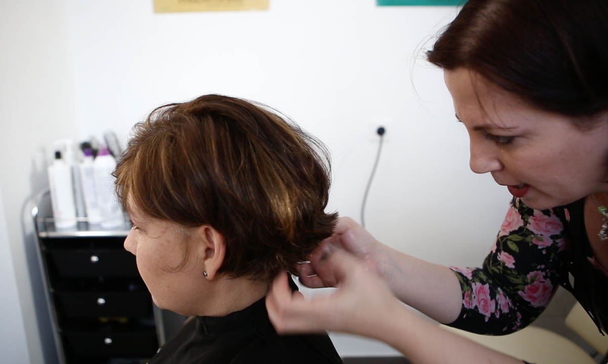 Fodrász, kozmetikus és szociális munkás - ismerjétek meg Magdit és a Tükörkép Műhelyt Fodrász, kozmetikus és szociális munkás - ismerjétek meg Magdit és a Tükörkép Műhelyt