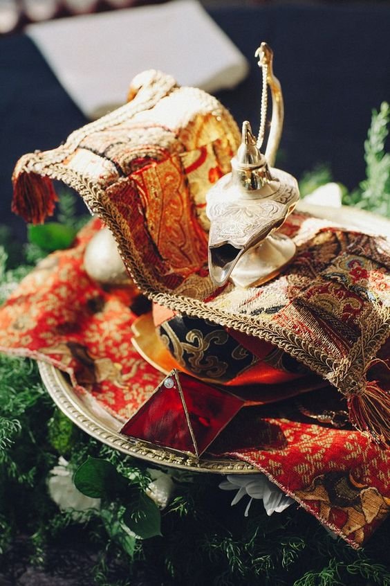 Disney ihlette esküvői asztaldíszek, amik minden meserajongó szívét megolvasztják