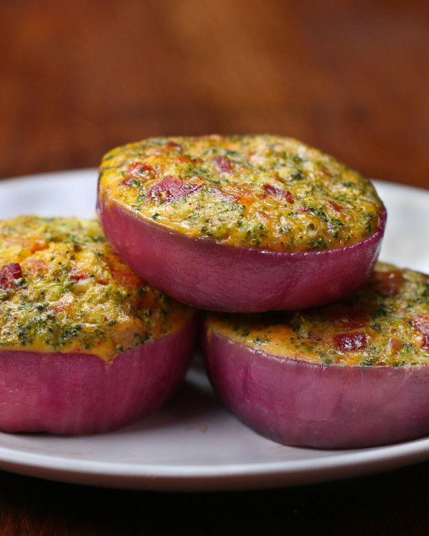 Hétvégi villásreggelire: töltött hagymatortácskák