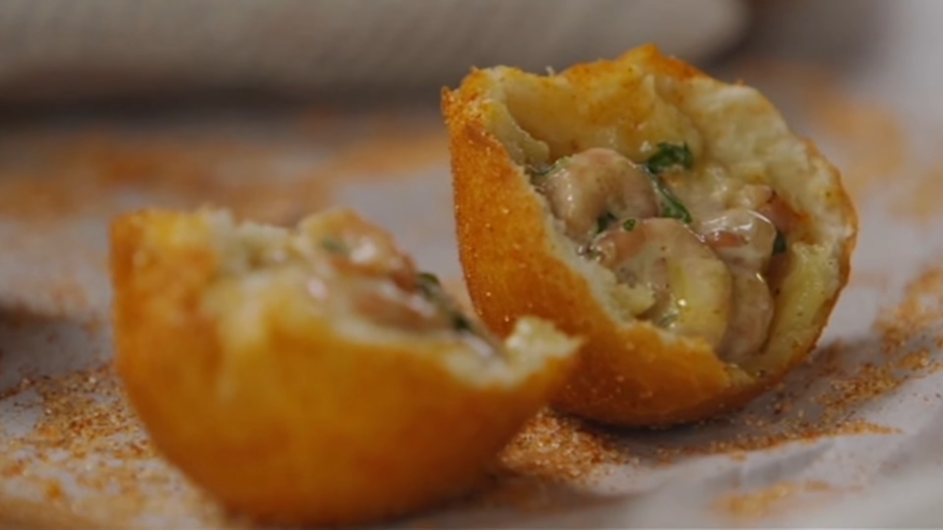 2 igazán különleges fánk - Csokis-ropogós vagy édes-rákos? 2 igazán különleges fánk - Csokis-ropogós vagy édes-rákos?