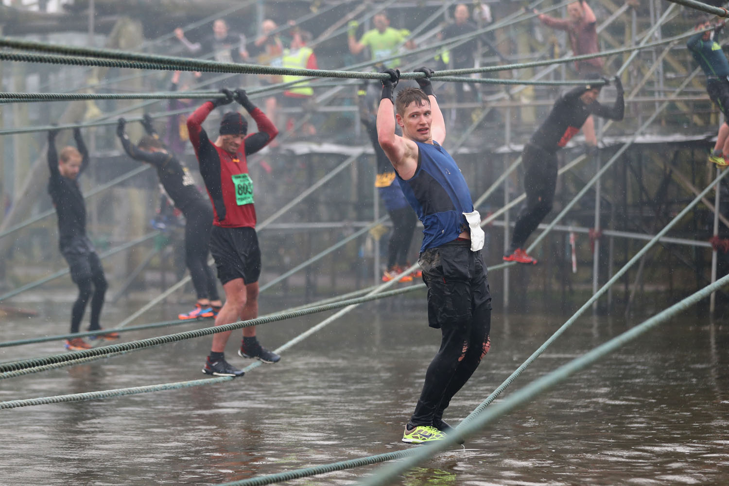 Férfiak viadala: ilyen, amikor több száz tökös férfi csap össze