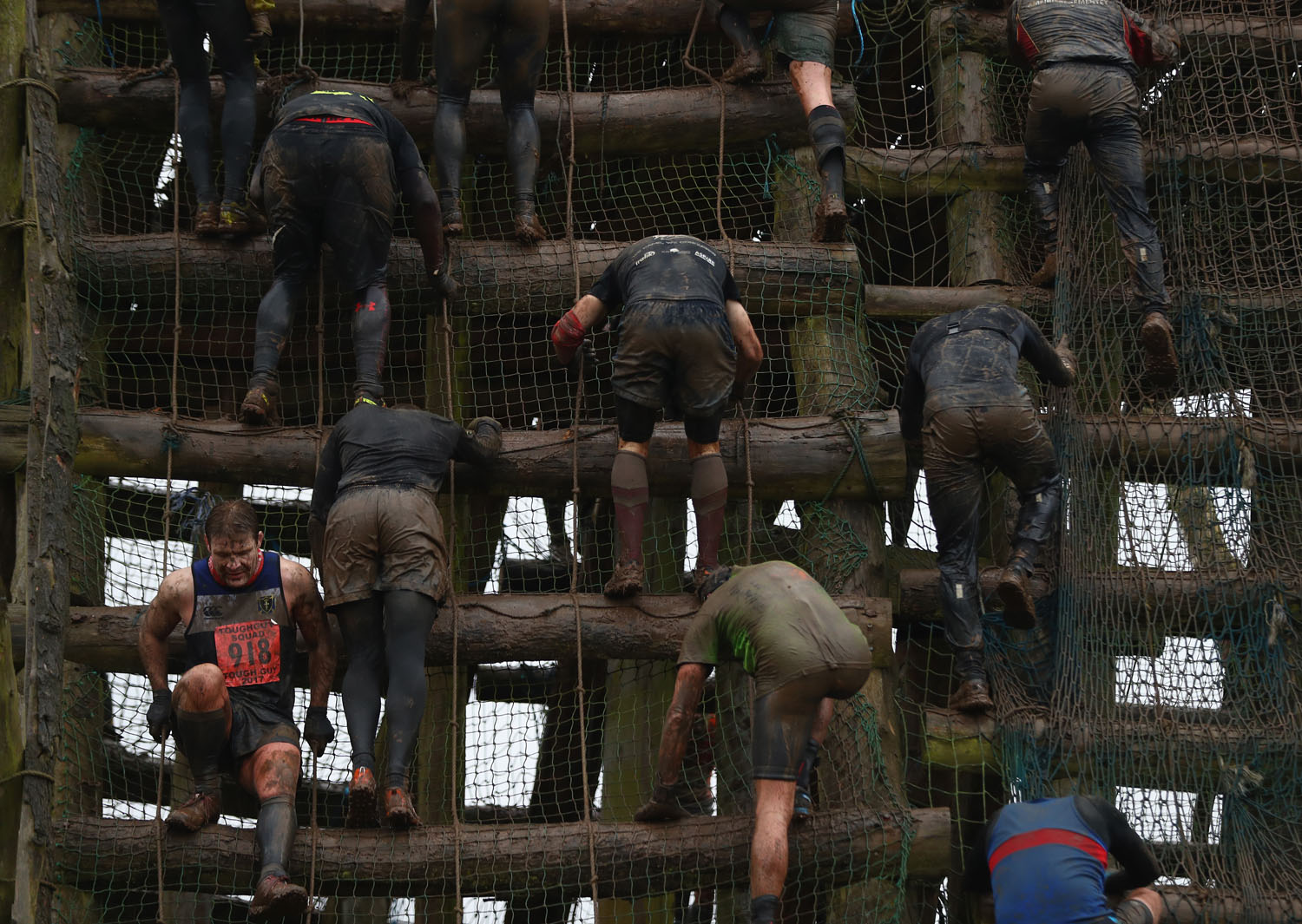 Férfiak viadala: ilyen, amikor több száz tökös férfi csap össze