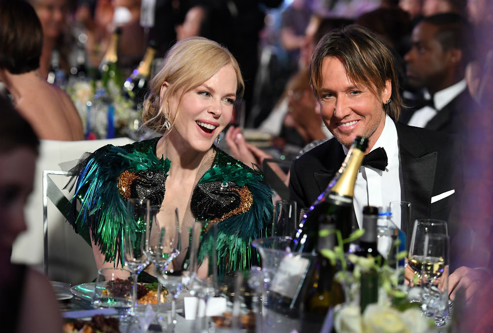 SAG- gála: Nicole Kidman pocsék, de szexi ruhát választott